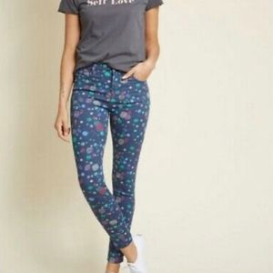 Modcloth Women’s Exuberant Intrigue Galaxy Print Skinny Jean